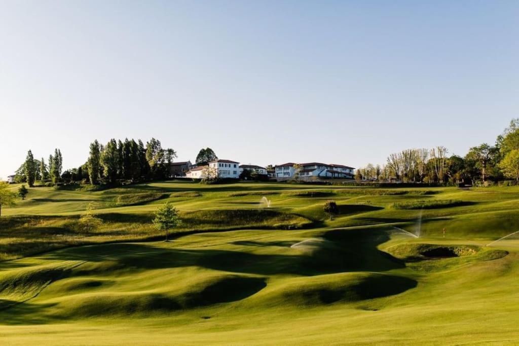 T1 Bis Avec Piscine Vue Golf Et Montagnes Lägenhet Arcangues Exteriör bild
